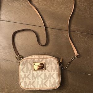 Michael Kors Leather Jet Set Crossbody in Vanilla